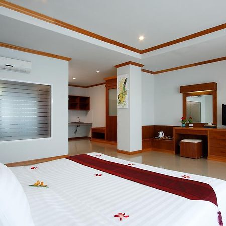 Blue Beach Club & Resort Patong Quarto foto